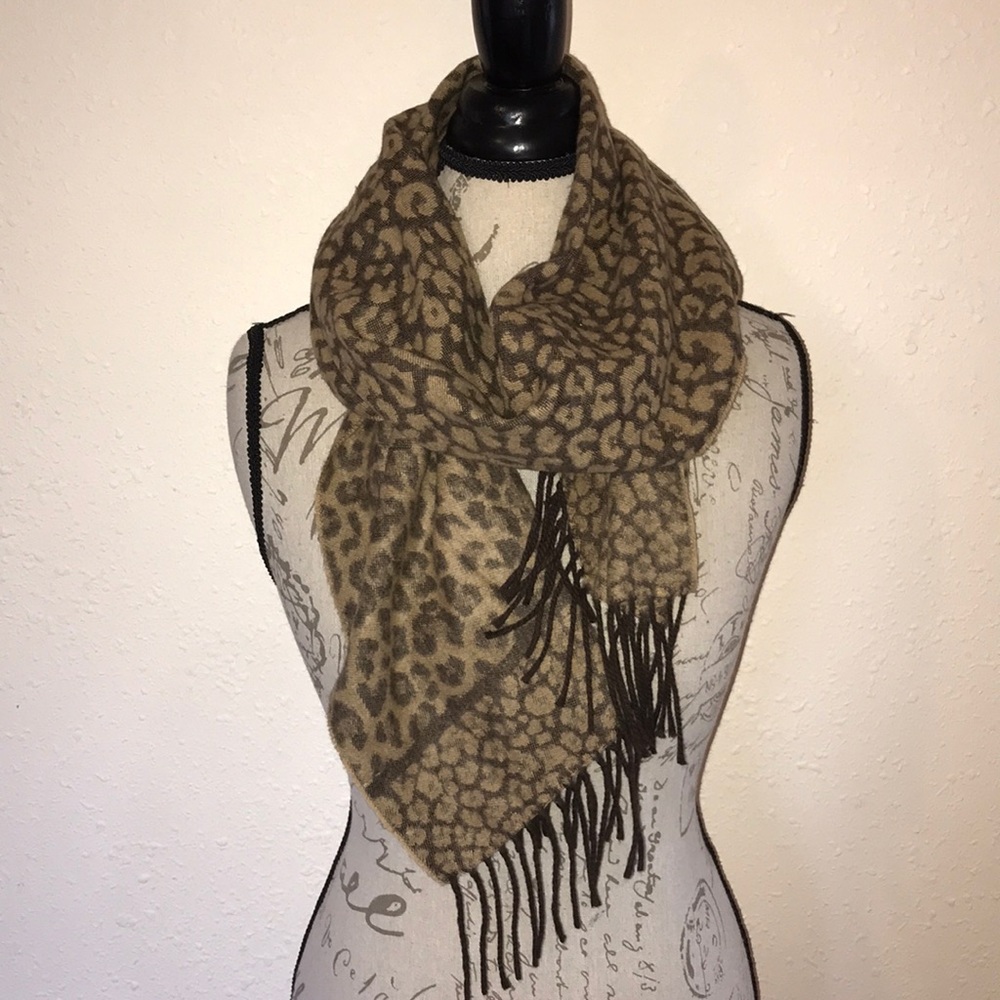 MERONA | Cheetah Leopard Soft Fringe Ends Scarf